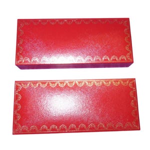 MUST DE CARTIER 6 stuks rood, 2 harde stylodozen, brillendoos, tas, etui en doekje