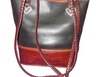 BRIGHTON 90-tals vintage svart & brun läderväska med hjärtformad berlock