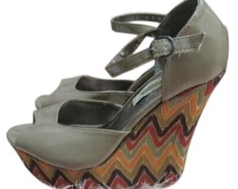 STEVE MADDEN Y2K Vintage Boho Patent Platform Ankle Strap Wedge Heels Peep Toe Sandals Aztec Pattern wedges