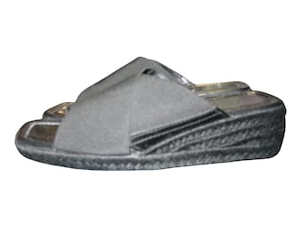 Donald J. Pliner Bosna Made On the Beaches of Spain Criss Cross Wedges size 8