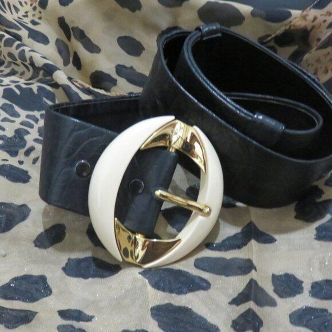 Vtg. Alexis Kirk Gold Baroque Ornate Buckle Snakeskin Leather Belt Vintage Alexis Kirk Gold & Silver Tone Statement Belt: Faux  main image 4