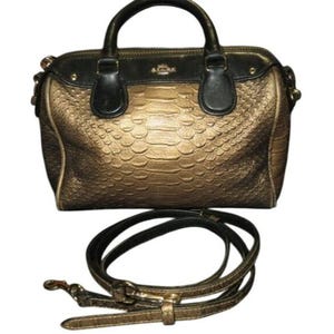 Bolso bandolera Coach Mini Rowan Baby Bennett de piel de pitón en dorado metalizado
