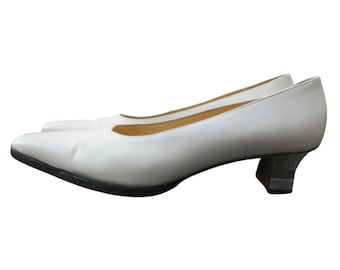 Salvatore Ferragamo READ! Italian Leather Kitten Heel Pumps 6.5 VTG new soles