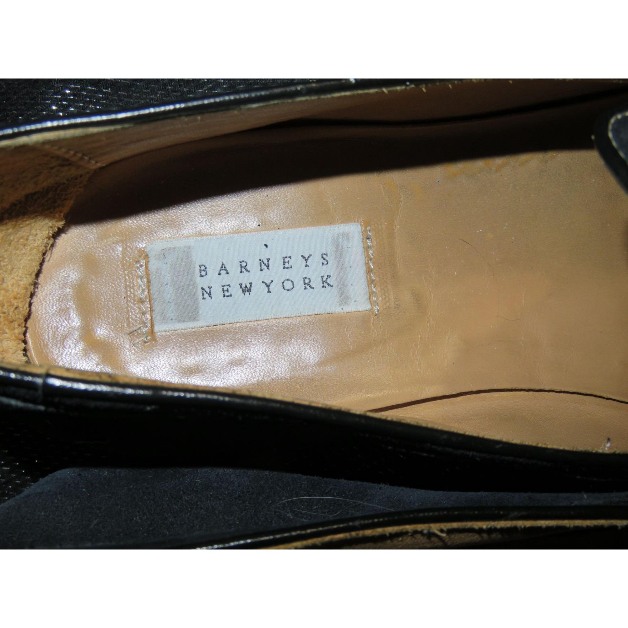 Barney\'s New York Italian Suede Leather tassel embellished loafers 9.5 Vintage BARNEYS NEW YORK 39.5 EU 9 US Suede Flats Tassel Loafers  main image 4