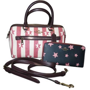 Conjunto de cartera y bolso Rowan de lona revestida con estrellas y rayas del 4 de julio de Coach