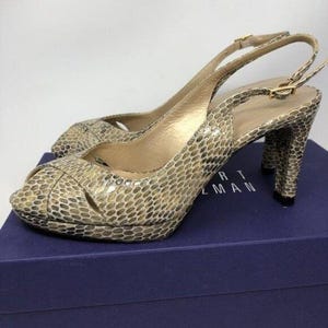 Zapatos de tacón Stuart Weitzman Peekapoo Mushroom Crystal Slingback con estampado de piel de serpiente, talla 6.5