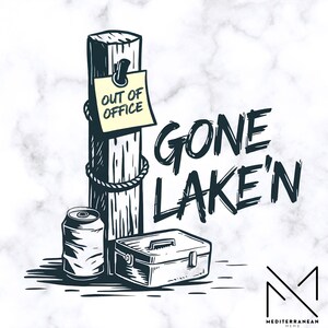 Pode incluir: Ilustração a preto e branco com o texto "GONE LAKE'N". Um poste de madeira com um sinal que diz "OUT OF OFFICE" está amarrado com uma corda. Uma lata e uma caixa de ferramentas estão na base. Fundo com padrão de mármore.