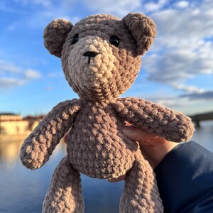 Gehäkelter Teddy Amigurumi l Handgemachtes Kuscheltier Teddybär l Teddy Plüschtier ideal als Geschenk l Stofftier Kuscheltier Dunkelbraun