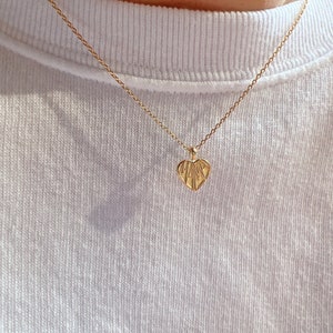 Mama Heart Pendant Necklace 18K Gold Dipped Mama Letter in Heart Charm Necklace, MAMA Engraved in Heart Shape Pendant Necklace Gold Silver