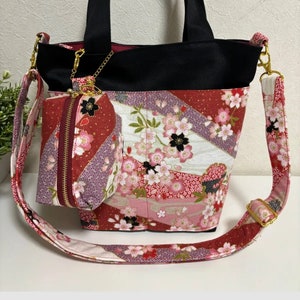 No. 125-010 / Sewing Store Bonheur | Adult cute Japanese pattern (Japanese pattern) Cherry blossoms falling on a flower raft Gorgeous Glossy Elegant Black fabric Tote bag Pouch Shoulder bag With shoulder strap Handmade Kimono pattern Gift