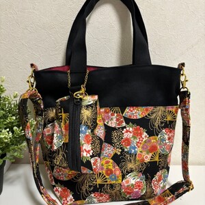 No. 125-011 / Sewing Store Bonheur | Adult cute, Japanese pattern, Japanese fan and flower pattern, gorgeous, black fabric, tote bag, with pouch, with charm, shoulder bag, with shoulder strap, gift, handmade