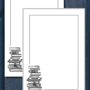 Può includere: Due modelli di carta da lettere stampabili con un'illustrazione in bianco e nero di una pila di libri sul lato sinistro di ogni pagina.