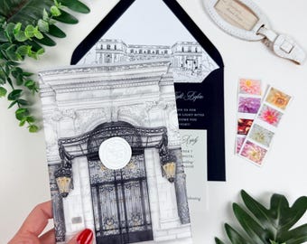 Può includere: Un set di partecipazioni di nozze con un'illustrazione in bianco e nero di un ingresso di un edificio ornato sulla carta e sulla fodera della busta. La carta è sigillata con un sigillo di cera bianco. Include un'etichetta e francobolli floreali.