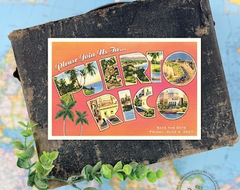 Può includere: Un cartoncino save the date rettangolare con sfondo sfumato arancione che riporta il testo Please Join Us In... PUERTO RICO e Friday, June 4, 2027. Le lettere contengono piccole scene fotografiche di paesaggi tropicali e architettura.