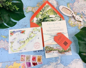Puede incluir: Juego de invitaciones de boda con un mapa de las Bermudas, detalles florales y un sobre forrado con hojas tropicales. La invitación incluye los nombres "Andrea Weatherly" y "Ryan Moseley" y una etiqueta RSVP. El conjunto está sobre un mapa del mundo.