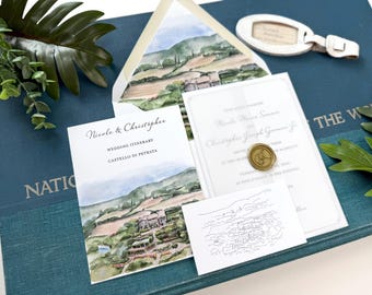 Può includere: Un set di cancelleria per matrimoni con un paesaggio ad acquerello del Castello di Petrata su un cartoncino per l'itinerario e la fodera della busta, un invito bianco con un sigillo in ceralacca dorata e un cartoncino con un disegno a tratto.