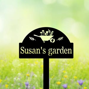 Customized Garden Stake Metal Sign, Personalized Garden Name Sign, Garden Metal Art, Outdoor Metal Sign, Gift for Mom Grandma, Yard Sign