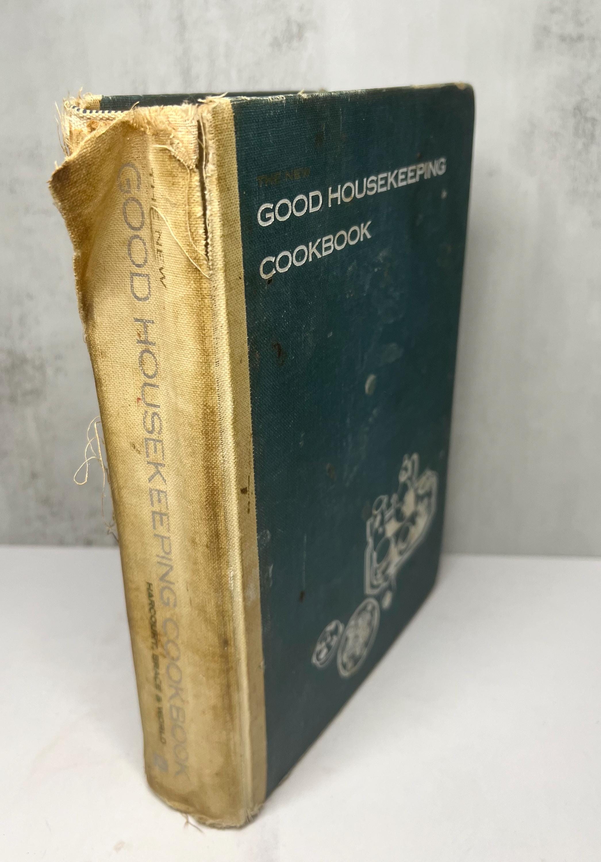 ビンテージ本　good housekeeping Vintage Good Housekeeping Magazine February 1974 Fashion & Recipes
