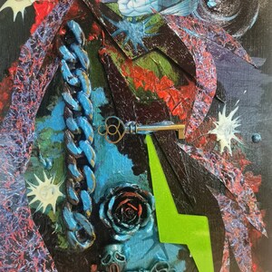 Collage artistico su tavola "Brainstorm" realizzato nel Regno Unito. Carta vintage con tecniche miste da libri d'epoca salvati dalla discarica. Nero gotico originale unico 3D.