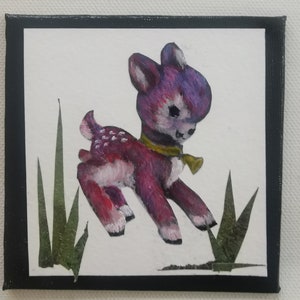 Piccolo collage kitsch con tecnica mista su tela, realizzato con colori acrilici e carte varie. Fauno danzante viola.
