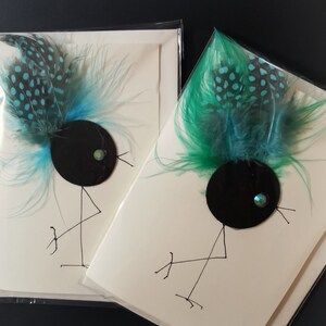 Aniversário, Obrigado, Conjunto de 2 x Cartões de felicitações de colagem 3D feitos à mão pelo artista britânico Birds with feathers. Designs originais exclusivos