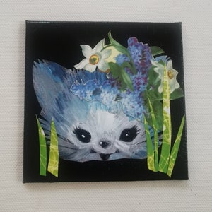 Piccolo collage kitsch con tecnica mista su tela, realizzato con colori acrilici e carte diverse. Gattino carino.