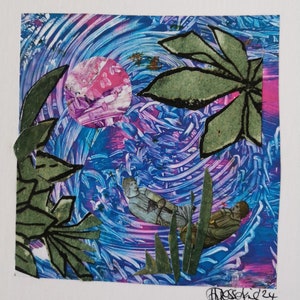 Mixed media-collage. Blauwe orkaan. Klein origineel uniek kunstwerk op kaart met zwart passe-partout. Gemaakt door een Britse kunstenaar. Geweldig verjaardagscadeau zonder lijst