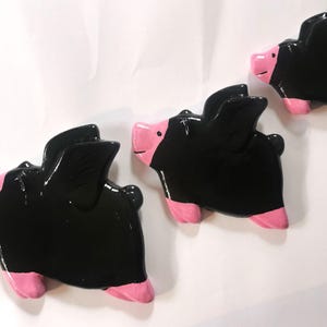 Flying Pig Wall Plaques: Retro Kitsch Plaster Art, Set of 3