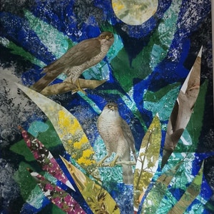 Stampa originale e unica di Collage GelliArt con cornice. Creata nel Regno Unito con tecnica mista e carte di libri vintage recuperati dalla discarica. Uccelli.