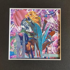 Mixed media-collage. Menselijke jungle. Klein origineel uniek kunstwerk op kaart met zwart passe-partout. Gemaakt door een Britse kunstenaar. Niet ingelijst