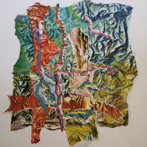 Mixed media-collage. TORN EARTH Klein origineel uniek kunstwerk op kaart met zwart passe-partout. Gemaakt door een Britse kunstenaar. Geweldig verjaardagscadeau zonder lijst