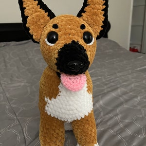 Cachorro de pelúcia de crochê