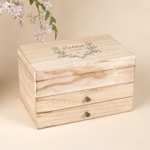 Schmuckschatulle mit Gravur aus Holz mit Schubladen Drei Schublade Schmuck Organizer Geschenke für ihre Frauen Schmuck Sammlung Box mit Spiegel