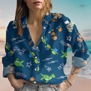 Toy Story Frauen Bluse, Disney Woody Buzz Forky Rex Mr Potato Slinky Shirt, Toy Story Film Leinen-Look Shirt, Disney Button Up Shirt