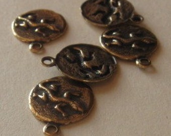 17 Antique gold finished brass tiny lizard charms 9.5mm