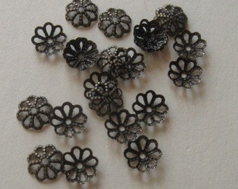 50 Antiqued brass daisy bead caps 7mm