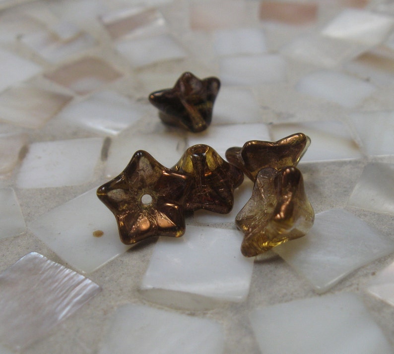 Czech glass flower bead 5 petal 9x6 copper brown Bild 3