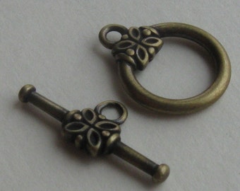 4 Antique brass 14mm toggle clasps