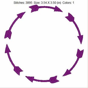 Puede incluir: Un diseño circular de flechas moradas, cada una apuntando en el sentido de las agujas del reloj. Las flechas están bordadas. El diseño mide 9 x 8,9 cm. La imagen tiene el texto: Puntos: 3895 Tamaño: 3.54 X 3.50 (in) Colores: 1.