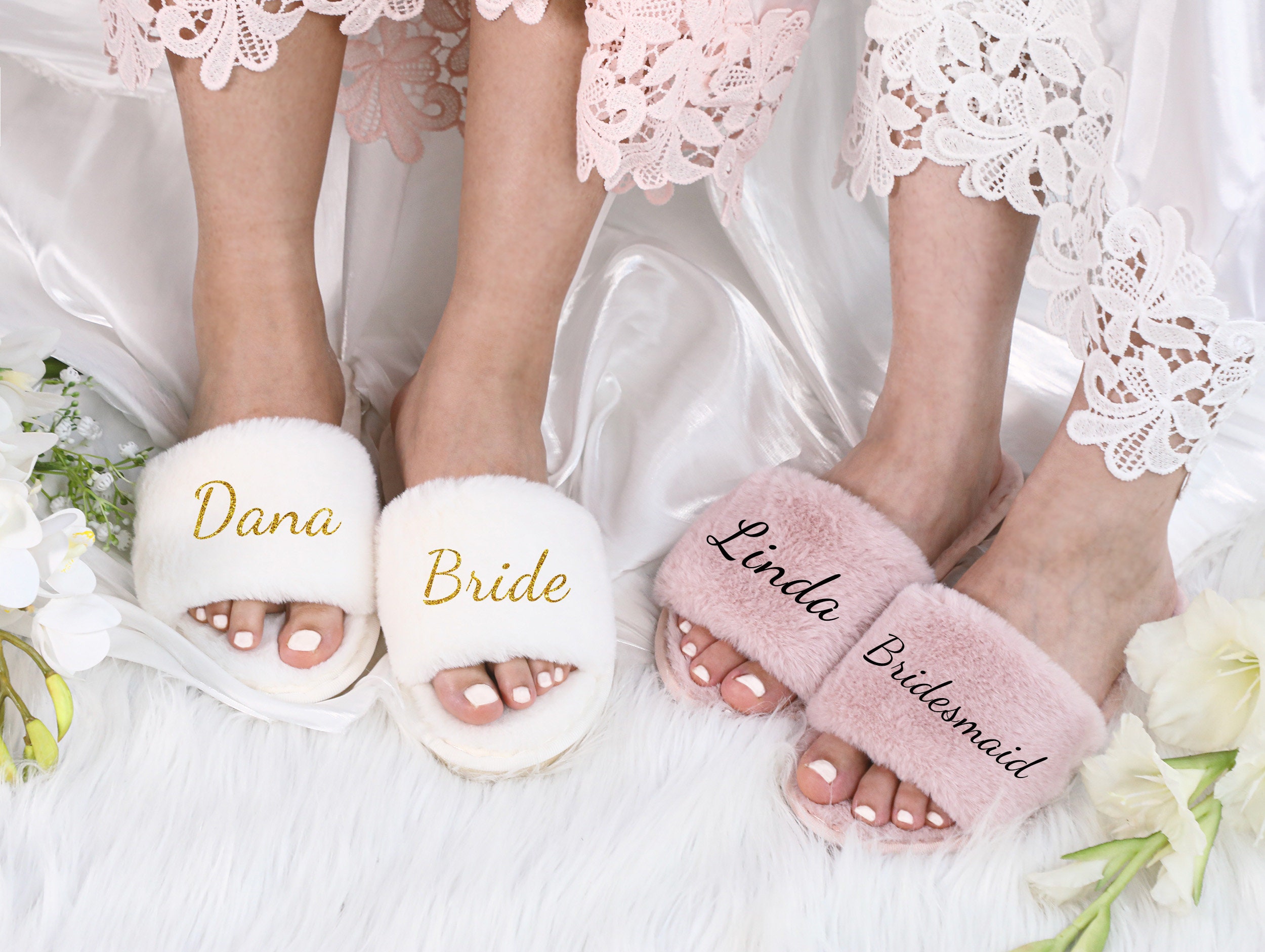 Chaussons de demoiselle d'honneur personnalisés, cadeau chaussons moelleux, cadeau de douche nuptiale, proposition de cadeaux de demoiselle d'honneur, chaussons duveteux, chaussons de mariage