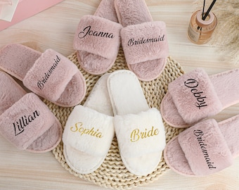 Chaussons de demoiselle d&#39;honneur personnalisés, cadeau chaussons moelleux, cadeau de douche nuptiale, proposition de cadeaux de demoiselle d&#39;honneur, chaussons duveteux, chaussons de mariage