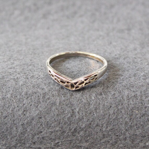 Vintage Sterling V-Shape Ring - Stackable Silver … - image 2