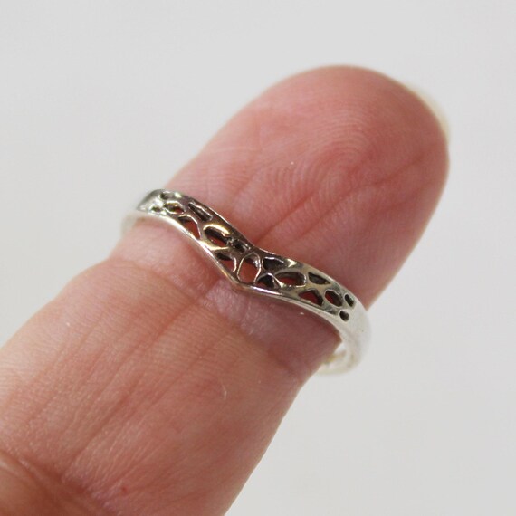 Vintage Sterling V-Shape Ring - Stackable Silver … - image 5