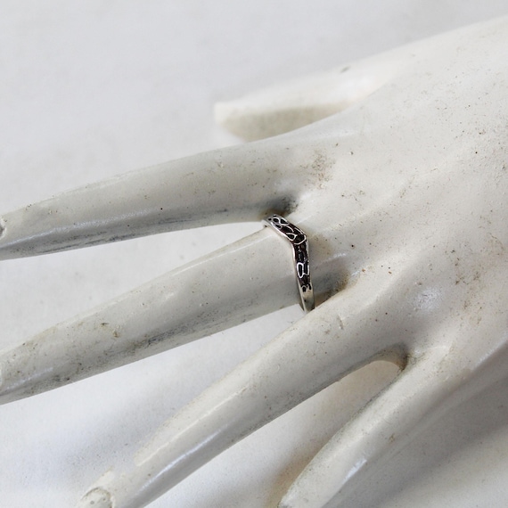 Vintage Sterling V-Shape Ring - Stackable Silver … - image 3