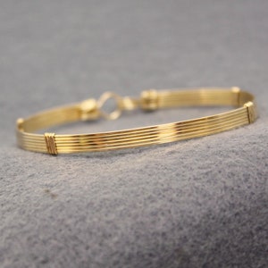 Gold Wire Bracelet - Wirewrapped Bangle - Graceful 14kt Gold Filled Wire Bracelet - Stackable Bracelet - Gift For Her - SSSSSS