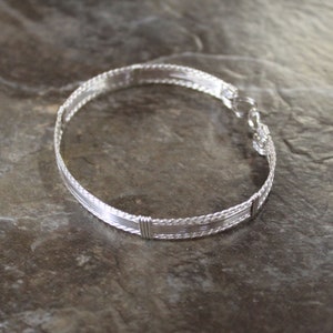 Pulsera envuelta en alambre de plata de ley brazalete de alambre de plata pulsera apilable regalo de cumpleaños regalo para su TTSSSSTT imagen 4