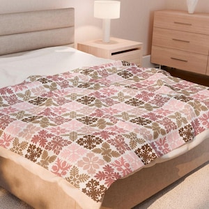 Hawaiian Quilt Pattern Velveteen Plush Blanket, Throw, Hawaii Design, Gift For Baby Girl, Shower, Nursery, Mom, Home, Pink/White, 3 Sizes