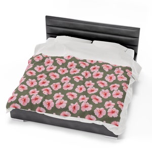 Hawaiian Hibiscus Flower Plush Velveteen Blanket, Local Hawaii Decor, Tropical, Throw, Gift for Mom, Her, Baby Shower, Floral, Pink image 8
