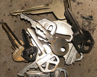 Lote de chaves em tom prateado