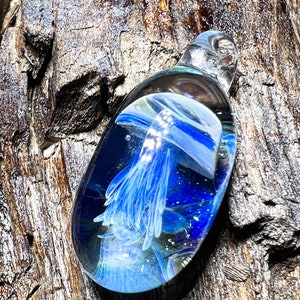 Glass Jellyfish Pendant Necklace,Handcrafted Blown Glass Sea Life Jewelry,Perfect Gift for Beach Jewelry Lovers,Gifts for Girlfriend